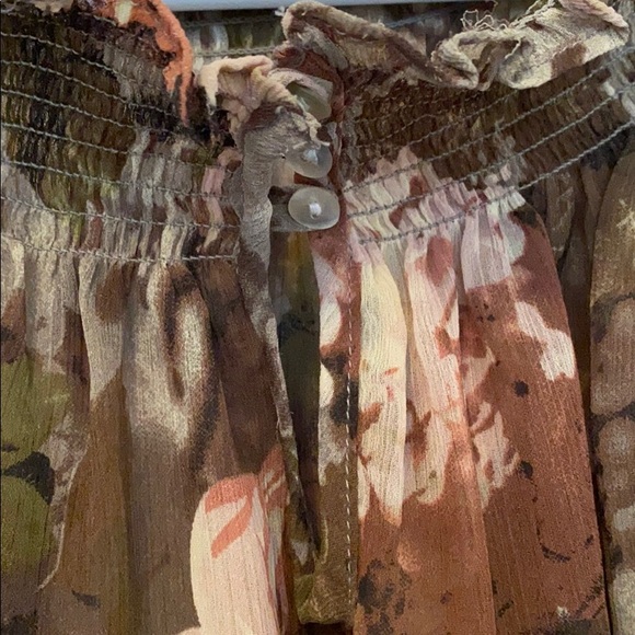 🌸 Flower blouse - Picture 2 of 3